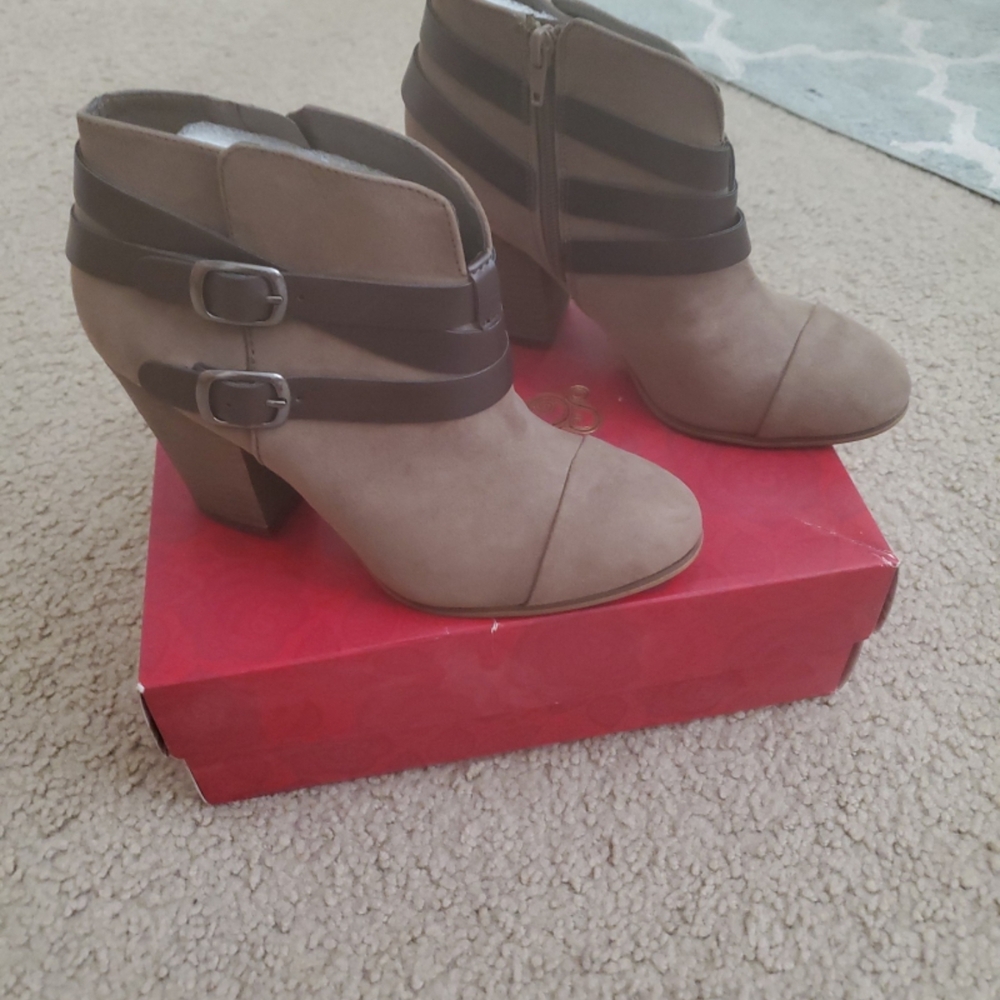 Stylish Tan and Brown Ankle Boots